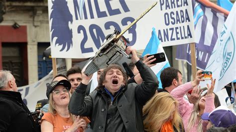 Anti-avortement, climatosceptique... Qui est Javier Milei, nouveau président de l'Argentine?