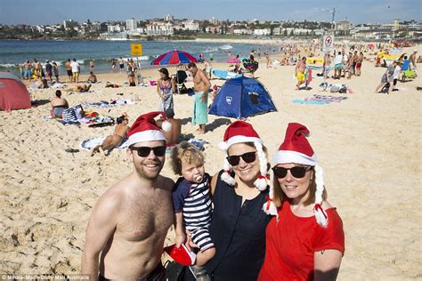 Australian celebrate Christmas on the beach as heatwave sweeps country | Daily Mail Online