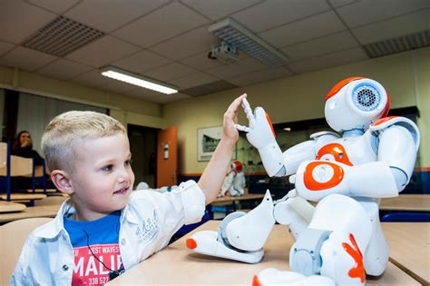 5 teaching robots of our present and future – AI.Business