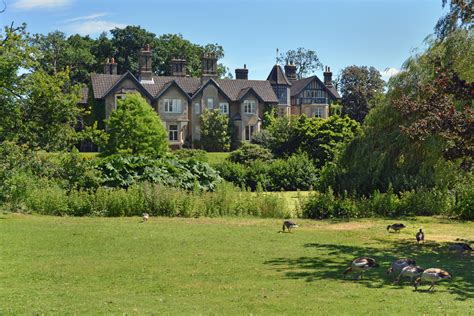 View of York Cottage on the Sandringham estate | Paleizen