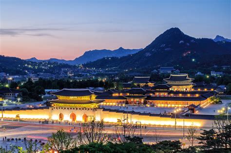 Gyeongbokgung Palace Lights Up the Night - 100 Thimbles in a Box