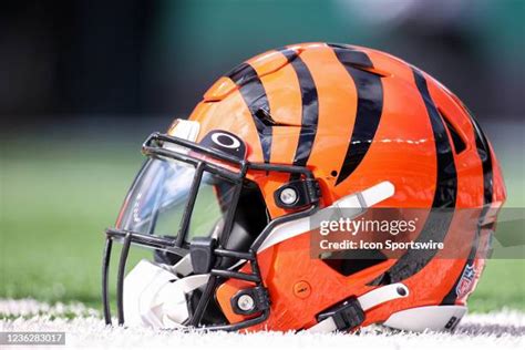 Bengals Helmet Photos and Premium High Res Pictures - Getty Images