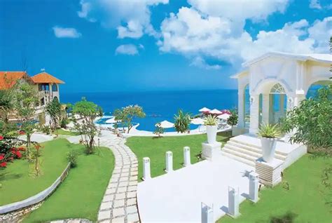 7 Bali Hotels with Infinity Pool