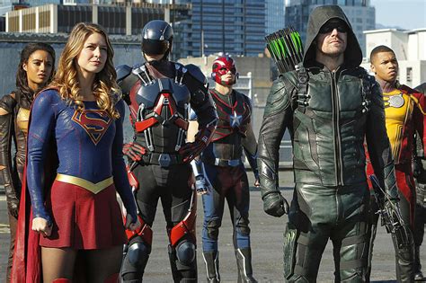 'It's a Little Tricky Now': Superman and Lois Showrunner Todd Helbing Hints Arrowverse ...