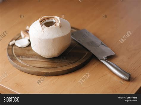 Open Coconut Machete Image & Photo (Free Trial) | Bigstock