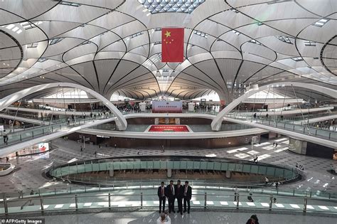 Inauguran mega aeropuerto diseñado por Zaha Hadid en Beijing - Centro Urbano