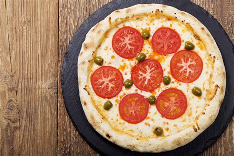 Pizza Stone vs Cast Iron: Which is Best for Perfect Crusts? - Pizzaware