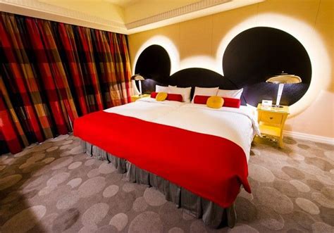 Inside Mickey's Penthouse Suite - Disney Tourist Blog | Mickey mouse room, Disney room decor ...