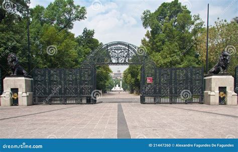 Chapultepec Park in Mexico City Stock Photo - Image of ninos, heroes: 21447260