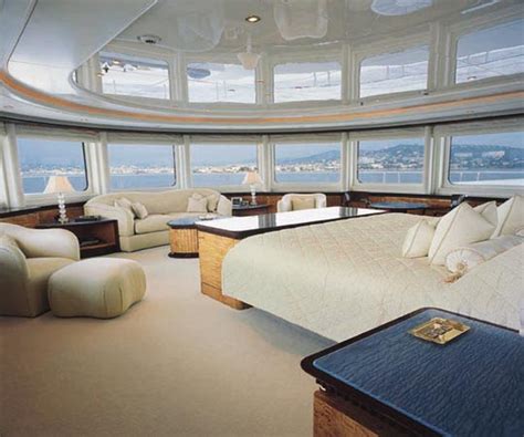 Luxurious Rides : Lady Moura Yacht