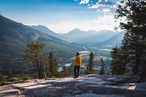 How to Hike TUNNEL MOUNTAIN in Banff - SEEING THE ELEPHANT