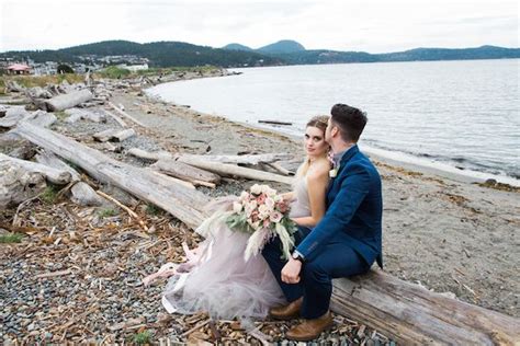 Majestic Inn & Anacortes Beach Wedding | The Perfect Palette