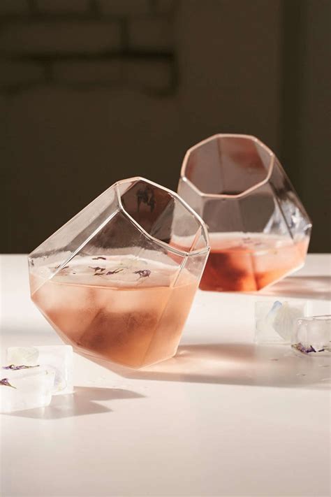 5 Stemless Drinking Glasses for Your Chic Home Bar