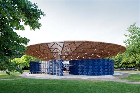 Pavillon 2017 de la Serpentine Gallery par l'architecte Francis Kéré, Londres