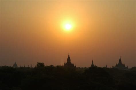 4 Reasons to Visit Bagan, Myanmar - Andre Farant