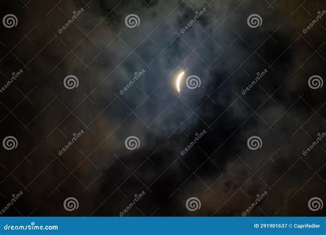 Total Solar Eclipse Baily S Beads Stock Image - Image of glowing, edge: 291901637