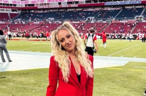 Patrick Mahomes' Wife Brittany Mahomes Stuns In Outfit On Field