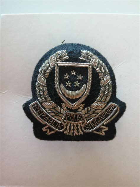 Vintage Singapore Police Force SPF Embroidered Cap Badge, Hobbies & Toys, Memorabilia ...