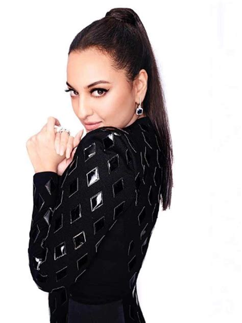 Sonakshi Sinha Crosses The 20 Million Followers Mark On Instagram » Movie Review