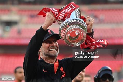 Jurgen Klopp Trophy Photos and Premium High Res Pictures - Getty Images