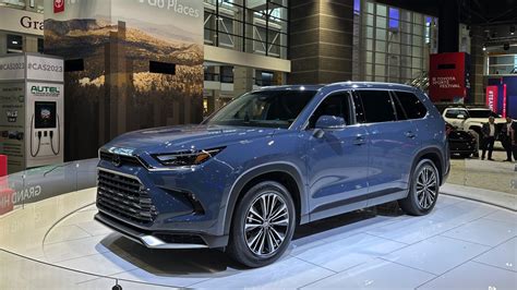 News roundup: Toyota debuts the Grand Highlander, a Ferrari falls into ...