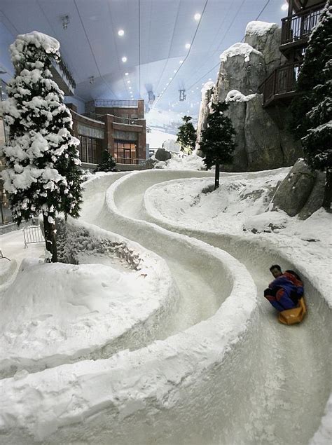 Ski Dubai, the world's largest snowdome, at the Mall of the Emirates in ...