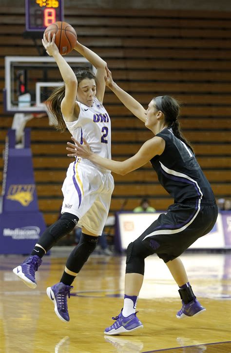 Women's basketball: UNI upsets No. 24 Kansas State, 67-59 | Womens Basketball | wcfcourier.com