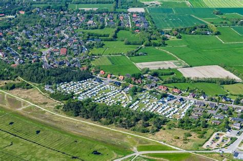 Luftbild Sankt Peter-Ording - Campingplatz mit Wohnwagen und Zelten in ...