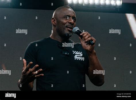 Idris elba dj hi-res stock photography and images - Alamy