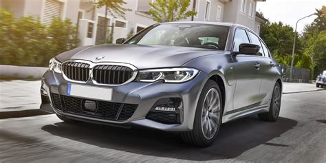 BMW 3 Series Hybrid Review 2025 | Drive, Specs & Pricing | Carwow