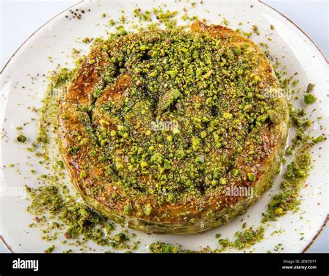 Katmer dessert traditional turkish dessert. Turkish name; Gul Katmeri Stock Photo - Alamy