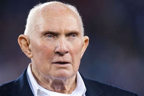 Hall of Fame quarterback Y.A. Tittle dies at age 90 - ABC30 Fresno