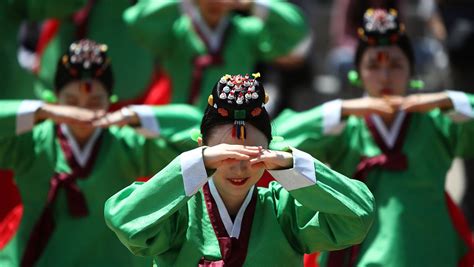 Young South Koreans attend Confucian coming-of-age ceremony - CGTN