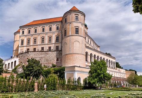 Fondos de Pantalla República Checa Castillo Mikulov Castle árboles Ciudades descargar imagenes