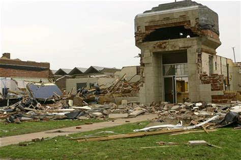 Greensburg Tornado - Photo 8 - CBS News