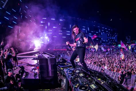 Skrillex Shows Off His Bass Side on New EP, 'Show Tracks' | EDM Identity