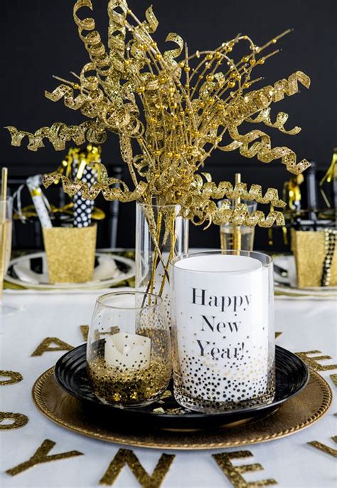 20 Black And Gold New Year Party For Last Holiday | HomeMydesign