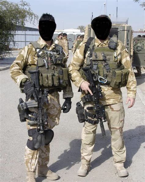 British SAS soldiers during operations in Iraq. [850 x 1063] • /r ...