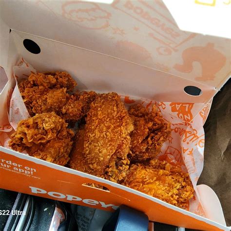 Popeyes Fried Chicken Bucket