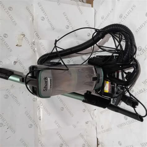 BOXED SHARK STRATOS CORDED VACUUM 4568982-Simon Charles Auctioneers