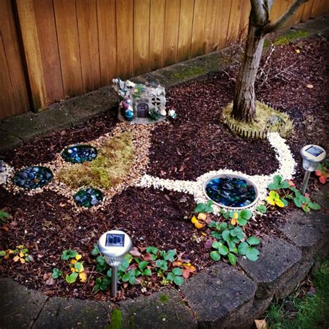 Building a Gnome Garden - Gazing In