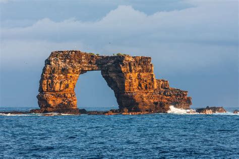 Darwin's Arch Collapses in Galapagos Islands Due to Erosion - Thrillist