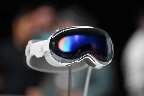 Wear glasses? Apple's already expensive Vision Pro headset will cost you even more - WireFan ...