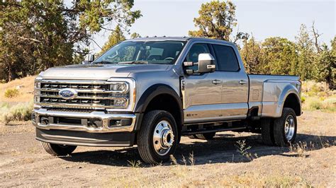 2023 Ford F-550 Pickup Has 10,300-LB Max Payload for Huge Slide-In Campers