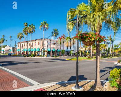 West Venice Avenue shopping area in Venice Florida Stock Photo - Alamy