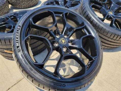 Descubrir 85+ imagen lamborghini tires - Abzlocal.mx