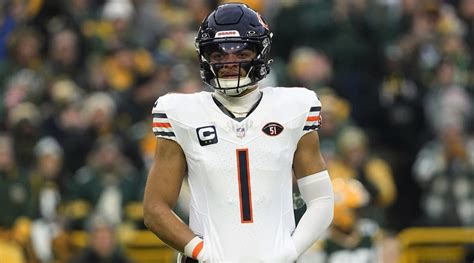 Bears Trade QB Justin Fields to Steelers, per Report | WKKY Country 104.7