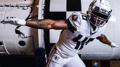 10 photos of UCF’s latest awesome Space Game uniforms in action