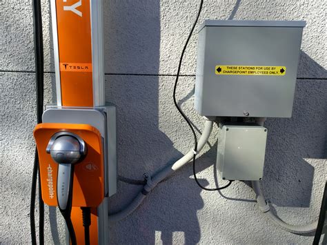 Chargepoint CEO Pasquale Romano shows off 400kW charging station ...