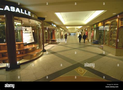 Canada Quebec Montreal Underground City Shopping Center Stock Photo - Alamy